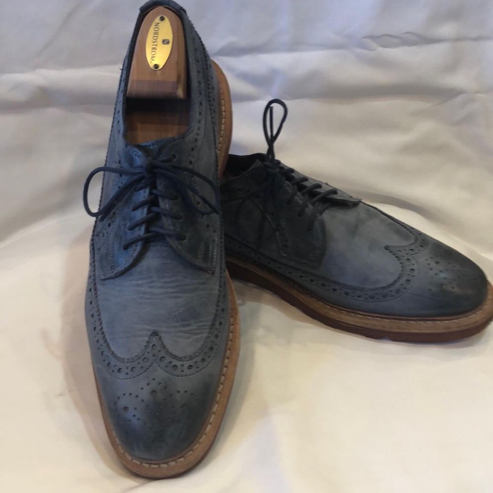 Allen Edmonds sz 11 blue leather wing tips. Gently worn.